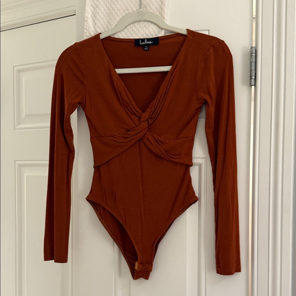 Lulu's brown Small Long Sleeve twist front womens Bodysuit